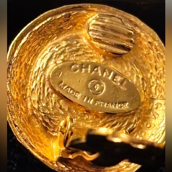 CHANEL Gold and Cream Statement Earrings - Clip on - Picture 3 of 10